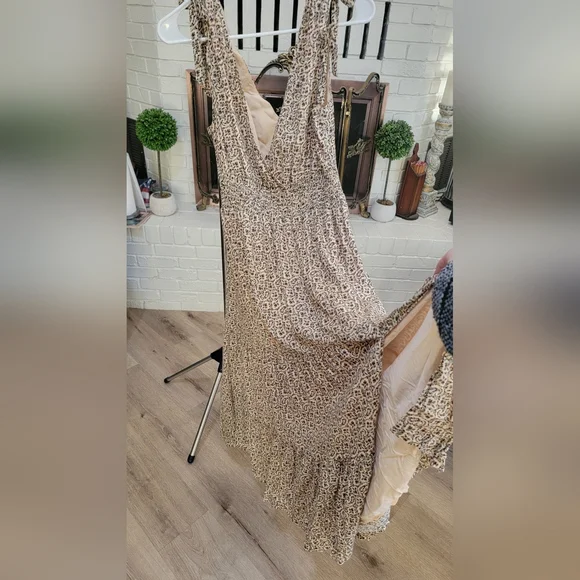 Paige Floral Print Maxi Dress - Picture 4 of 9